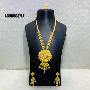 Tendance Style Haute Qualité Fleur Boîte Chaîne Long Collier Ensemble Boucles D'oreilles Bagues Plaqué Or 18K Bijoux pour Femmes Seulement - Product Image 1