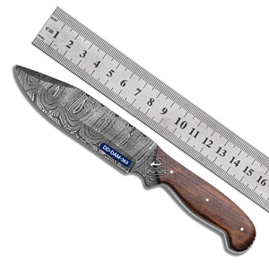 Cuchillo de Caza Personalizable Hecho a Mano DD-DAM-363 con Hoja de Acero de Damasco, Punta Clip, Mango de Madera de Palisandro Exótico de 4mm y Cuero Grabado - Product Image 1