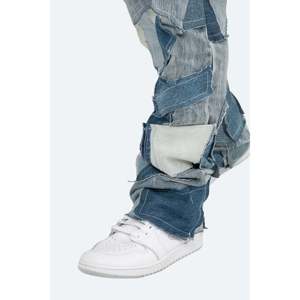 กางเกงยีนส์ทรงสลิมฟิต รุ่น B424 แต่งแพทช์ ปลายขาบาน ผ้าฝ้าย 100% สีฟ้าวินเทจ - Product Image 5