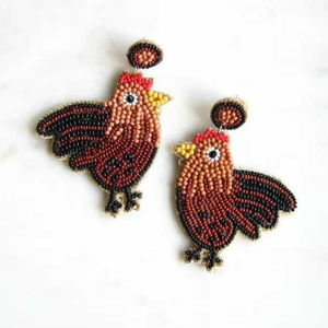 Boucles d'oreilles de fête classiques ornées, faites à la main, brodées de perles de rocaille, de perles, de paillettes et de strass, bijoux colorés et audacieux - Product Image 1