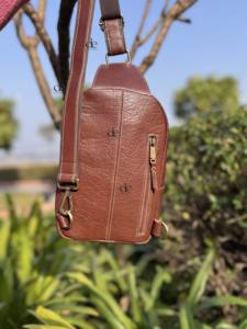 Nuevo Bolso de Hombro de Cuero Hecho a Mano, Bolso de Viaje Elegante y Moderno, Piel con Pelo, Fácil de Llevar, Multiusos - Product Image 4