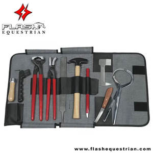 Kit enroulable d'outils de maréchal-ferrant en cuir Organisateur de salle de sellerie personnalisé Hilmar Tool Hardware Set Protective Leather Sheathe for Farriers - Product Image 3