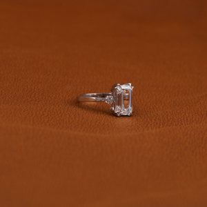 Anillo de Bodas de lujo de platino Corte Esmeralda Laboratorio Cultivado Diamante Compromiso Solitario Corte redondo Diamante IGI Anillo certificado - Product Image 5