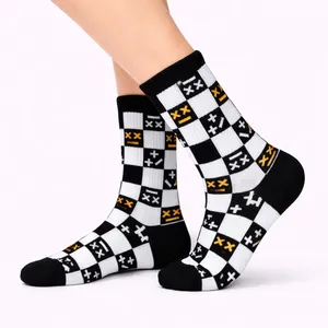 Chaussettes de sport à motif damier Plus Minus pour garçons, tricotées de haute qualité, respirantes et anti-transpiration pour les sports d'automne et le cyclisme - Product Image 2