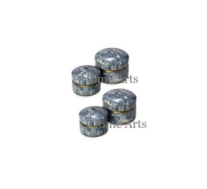 Juego de 4 joyeros de forma redonda caja de almacenamiento de cosméticos de joyería de madera y nácar de fabricación en India - Product Image 6