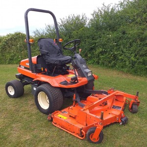 เครื่องตัดหญ้าคุณภาพสูง Kubota F3060 แบบติดตั้งด้านหน้า 30 แรงม้า 4 สูบ ดีเซล ขับเคลื่อน 4 ล้อ พวงมาลัยเพาเวอร์ สวิทช์ควบคุมแบบหุ่นยนต์ เครื่องยนต์ 1800 วัตต์ ทำงานราบรื่น - Product Image 5