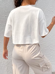 2025 tendance haut court écologique avec T-shirt à épaules tombantes pour femmes Logo personnalisé et tissu respirant meilleure qualité - Product Image 2
