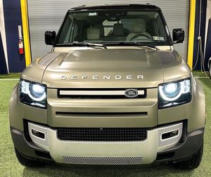 Land Rover Defender 130 SE Turbo 2023, 6 Cilindros, Tracción en las Cuatro Ruedas, Asientos en la Tercera Fila, Sin Modificar - Product Image 1