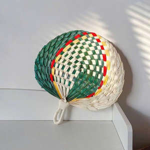 Abanico de Mimbre Redondo, Diseño de Hoja de Palma, Tejido a Mano, Decoración Tradicional para el Hogar, Colorido, Ecológico, Refrescante para el Verano - Product Image 1