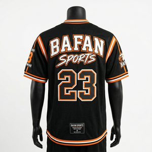 Camiseta 100% algodón para hombre, corte holgado, estampada, estilo béisbol, 180GSM, transpirable, poliéster, paneles en contraste negro, naranja y blanco. - Product Image 1
