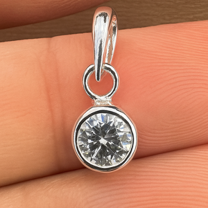 Pendentif minimaliste en argent sterling 925 pour tous les jours, mariage, charme fin, serti de zircon cubique, plaqué rhodium, 14x5 mm, Rhaya - Product Image 5