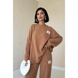 ชุดเสื้อสเวตเตอร์และกางเกงผ้าคอร์ดูรอยสีคาเมลแบบคลาสสิกสำหรับผู้หญิง ขายส่ง - Product Image 3