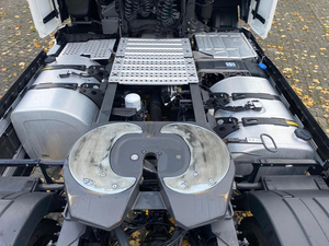 Tractocamión de Servicio Pesado 2024, 4x2, Euro 6, Diésel, FAW 500H, Caja de Cambios Automática, Cabina con Techo Alto y Espacio para Dormir, Tracción 8x4 para Volquete - Product Image 2