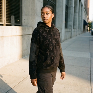 Fabricante de Sudaderas de Invierno Personalizadas para Mujer, Estilo Urbano, 500gsm, Felpa, Bordado Completo, Corte Holgado, Poliéster/Algodón - Product Image 2