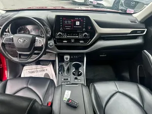 Toyota Highlander XLE 2022 - Product Image 4