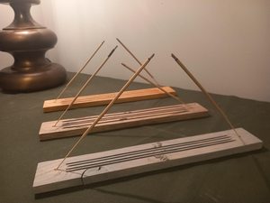 Brûleur d'encens religieux traditionnel indien en bois fait main et durable pour Agarbatti, décoration de salle de prière, temple, méditation - Product Image 3