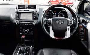 Pour Toyota Prado 2015 SUV, conduite à gauche, moteur turbo, cuir, alliage d'aluminium, jantes R19 foncées, 100% parfaitement fonctionnel, sans accident. - Product Image 3