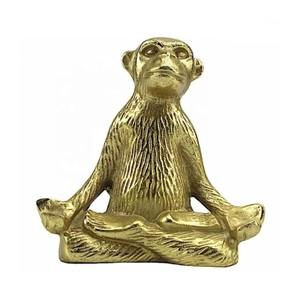 Figurine animalière décorative avec miroir, finition dorée, pièce élégante pour intérieur de luxe, bureau, décoration sur le thème des animaux. - Product Image 5