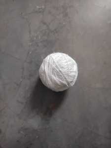 Hilos de lino hilados a mano, madejas de 100 gramos hechas a medida para tejer y tejer en 6/2 RM, estilo elegante para reventa de tiendas de fibra de hilo - Product Image 3