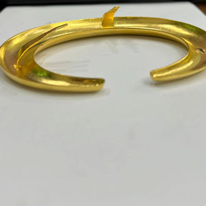 Shoulder Moon - Adorno Metálico de Latón con Relieve 3D, Ecológico, Plazo de Entrega de Muestra de 7 Días - Product Image 2