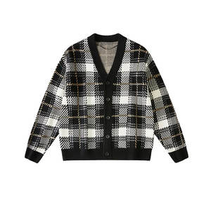 Addition de tenue classique pour tout pull cardigan de garde-robe Look moderne et minimal avec pull cardigan à boutons - Product Image 6