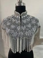Cape en velours brodée à la main Conifer |   Travail de broderie en fil de soie floral de luxe |   Écharpe de soirée de créateur haut de gamme pour mariée