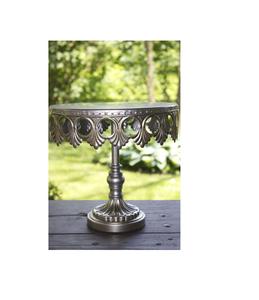 Présentoir à gâteaux en métal artistique avec base sculpturale offrant une pièce audacieuse pour les événements de galeries d'art et les défilés de mode - Product Image 1