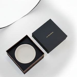 Boîte cadeau carrée rigide en carton écologique de luxe personnalisée avec gaufrage fait main - Product Image 4