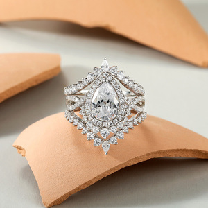 Ensemble de bagues de fiançailles et d'éternité Jeulia Halo avec diamant taille poire, 3 pièces, en argent sterling - Product Image 4