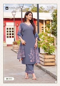 Vestido de diseñador nuevo y étnico para mujer, pantalón Kurti con estampado de rayón con estampado de organza Dupatta para ropa festiva e informal por exportación - Product Image 4