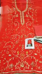 Costumes indiens de créateur modernes non cousus brodés à la main pour femmes pour les fêtes de style traditionnel - Product Image 2