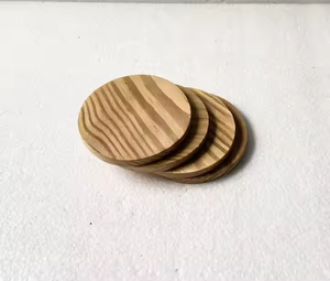 Sous-verres en bois minimalistes idéaux pour les environnements calmes sous-verres en noyer par Crescent Crafts - Product Image 2