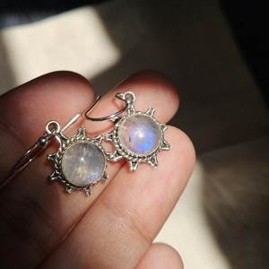 Boucles d'oreilles en pierre de lune faites à la main en argent sterling 925 bijoux en argent à porter quotidiennement boucles d'oreilles légères pour elle - Product Image 6