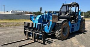 Téléhandler Genie GTH-1256 d'occasion de qualité supérieure avec capacité de charge de 1200 kg et moteur à gaz GNC pour les travaux de manutention lourde à vendre - Product Image 3