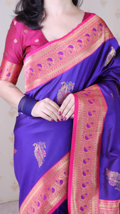 Sari Banarasi de seda suave violeta con tejido Zari de pavo real detallado perfecto para bodas, festivales y elegantes tradicionales - Product Image 2