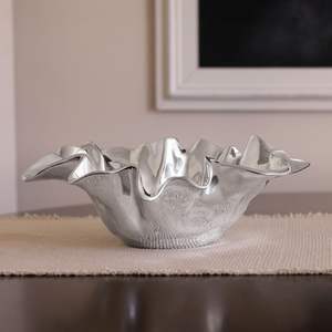 Elegante tazón de aluminio fundido para decoración del hogar de lujo que ofrece una hermosa textura reflectante metálica. - Product Image 3