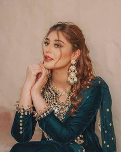 ชุดปาร์ตี้งานแต่งงานดีไซน์ใหม่ผ้ากำมะหยี่แท้เย็บปักและตัดเย็บต่อเนื่องเต็มรูปแบบเคอร์ตาและพาลาซโซพร้อมจอร์เจีย - Product Image 3