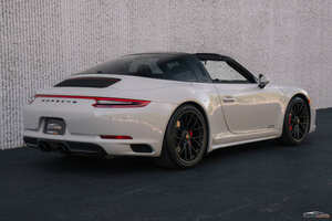 Porsche 911 2018 Seminuevo, Construido para Mayor Comodidad, Listo para Enviar - Product Image 2