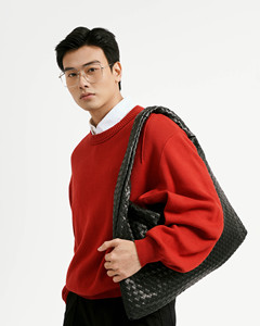 Pull en maille de rayonne décontracté à manches longues pour homme, respirant, uni, avec logo au dos du col, coupe ample, par Routine Vietnam - Product Image 6
