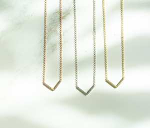Collier V Collier Chevron Dainty en argent sterling 925 plaqué or 14 carats Cadeau de superposition minimaliste pour elle - Product Image 5