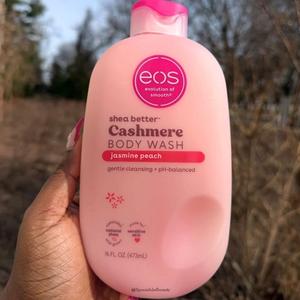Gel de Ducha EOS Vanilla Cashmere – pH Equilibrado y Apto para Piel Sensible |   Loción Corporal Humectante EOS Better de 24 Horas para Piel Seca - Product Image 2