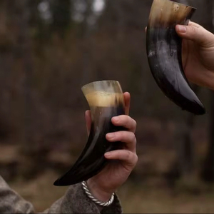 Corne à boire naturelle Viking de haute qualité polie écologique en corne de buffle Design animal - Product Image 1