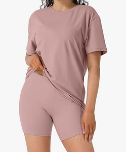 Ensemble 2 pièces décontracté pour femme : T-shirt oversize à manches courtes et short de motard, imprimé motif, toile, collection été 2026 - Product Image 1