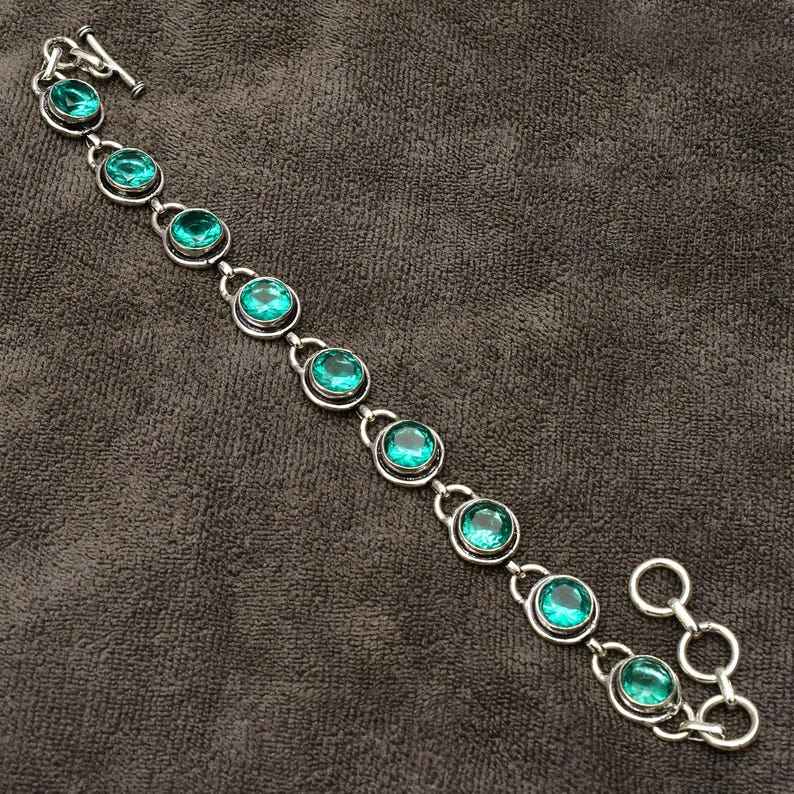 สีเขียว