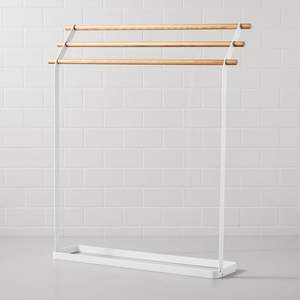 Elegante Toallero Metálico Diseñado para la Organización del Baño que Mejora la Decoración con un Almacenamiento Duradero y Estilizado - Product Image 2