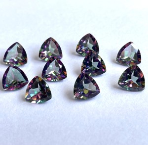 Topaze Mystique Naturelle 8mm Trillion Facettes Bonne Qualité-Topaze Mystique Top Trillion Facettes - Product Image 5