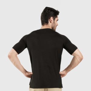 เสื้อยืดออกกำลังกายสีดำพื้นฐาน - Product Image 2