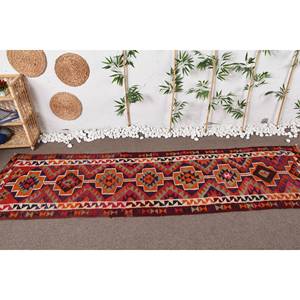 Alfombra Kilim Roja turca Vintage, alfombra clásica de yute de 3,1x10,5 pies con patrón de retazos, técnica de tejido plano con respaldo de látex - Product Image 1