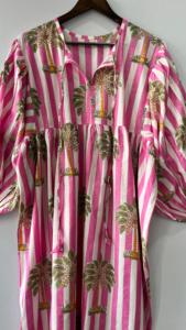 Kyra ชุดเดรสยาวคลุมเข่าสำหรับผู้หญิงใส่ในฤดูร้อน, ชุดผ้าฝ้าย100% ภาพเงาทรงหลวมลายดอกไม้บล็อกวางมือพิมพ์ดิจิตอลมีสายรัดให้ใกล้ยิ่งขึ้น - Product Image 3