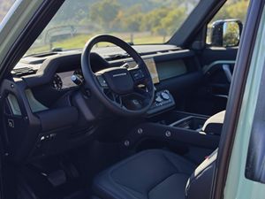 2023 Land Rover Defender 90 Edición 75 Aniversario, Neumáticos Automáticos Eléctricos Configurados, Bajo Kilometraje, Listo para Enviar, R18 - Product Image 5